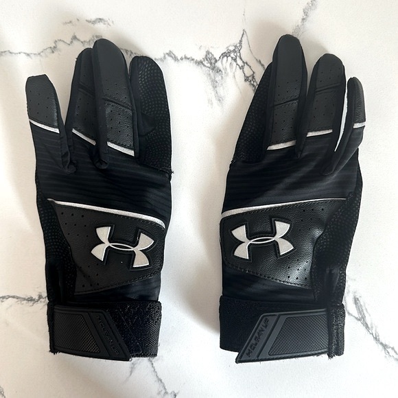 Under Armour Boys Baseball Youth Medium Batting Gloves EUC - Picture 1 of 5